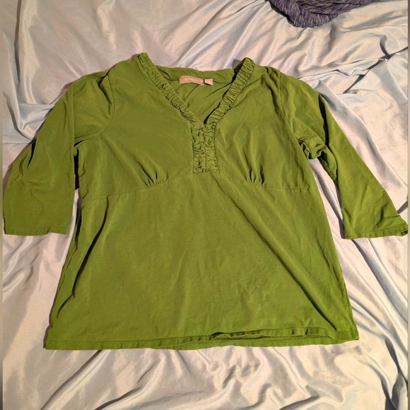 Green V-Neck Women's Top - Picture 1 of 2